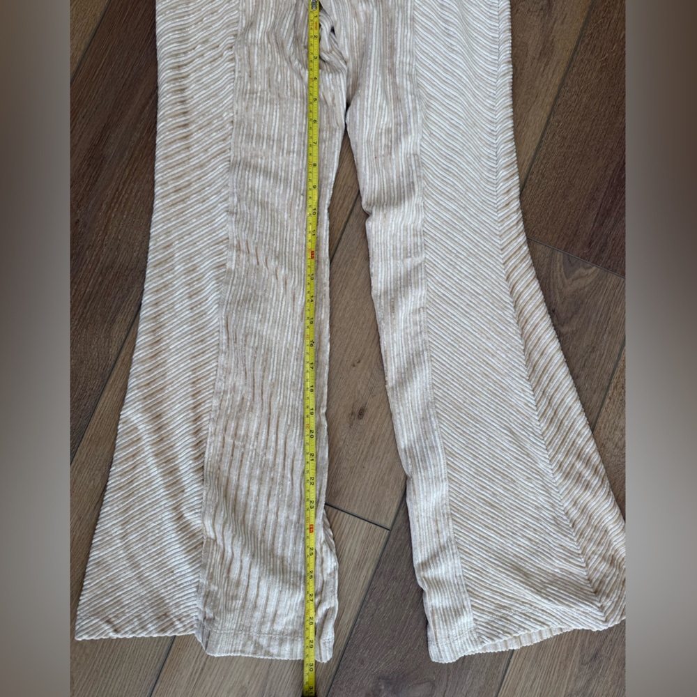 Slim Pull-On Velvet Flare Pants Free People - Picture 5 of 5